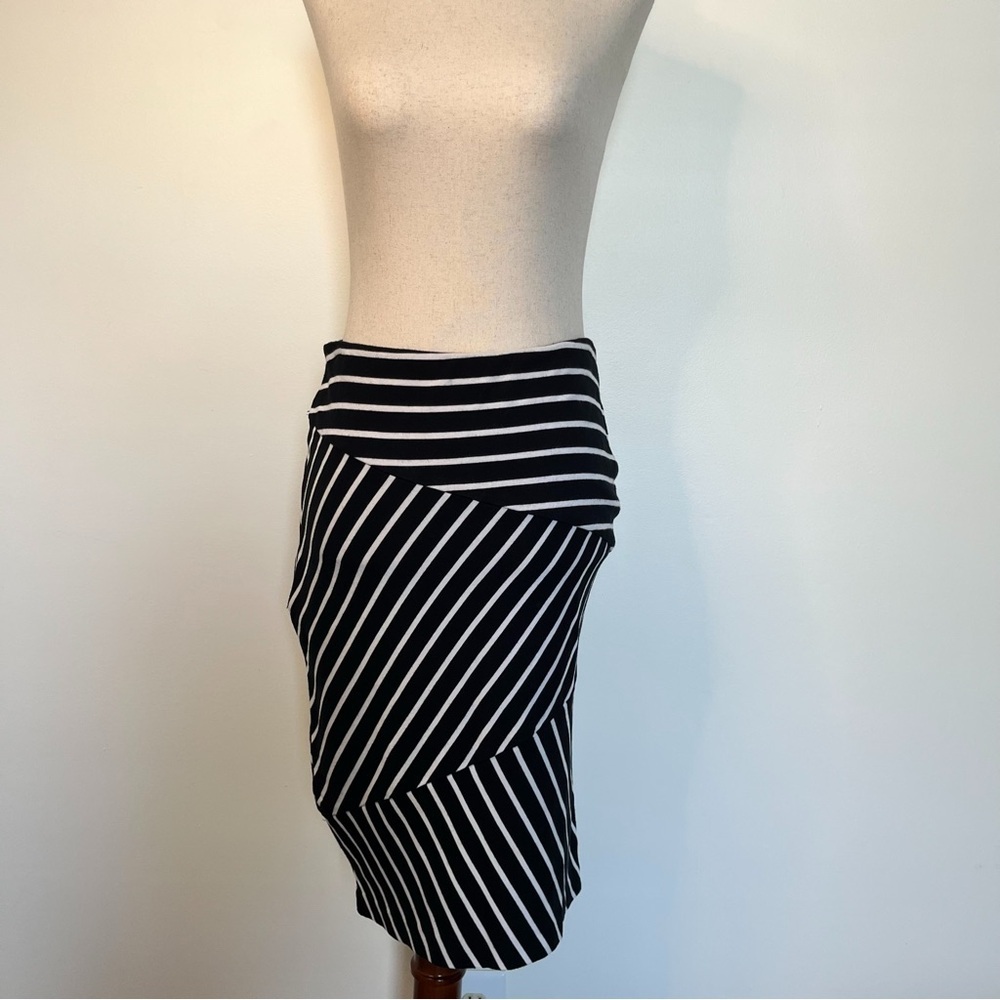 Mossino Black White Chevron Diagonal Striped Midi Pencil Skirt Size small